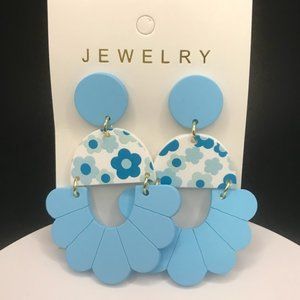 NWT Blue Acrylic Flower Design Dangle Earrings Cute